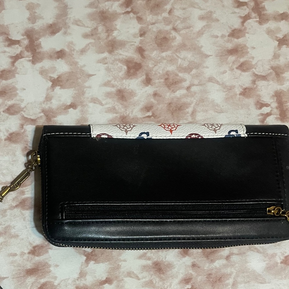 Guess Zip Wallet - Picture 2 of 2